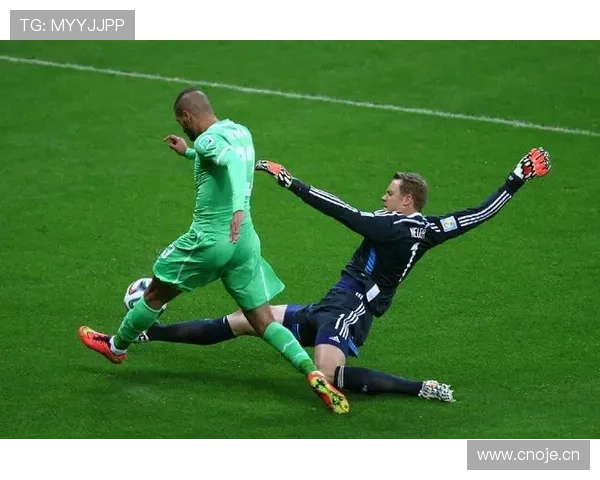 诺伊尔表现稳健，继续书写守门员传奇，展现无与伦比的技术能力与比赛影响力