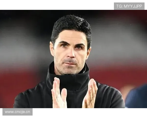 特罗萨德伪9号与边锋切换的战术多样性解析