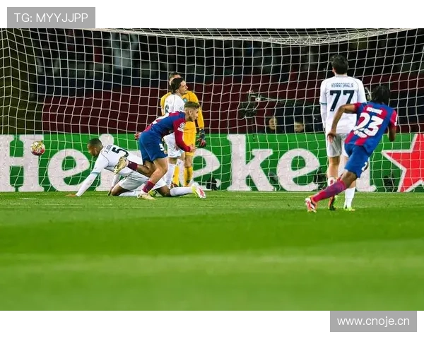 巴萨进攻体系过度依赖边路,战术结构单一可能制约争冠竞争力 巴萨进攻体系过度依赖边路,战术结构单一可能制约争冠竞争力