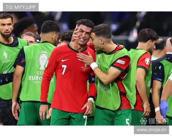 哈兰德 vs C罗:进球效率与终结方式差异 哈兰德 vs C罗:进球效率与终结方式差异